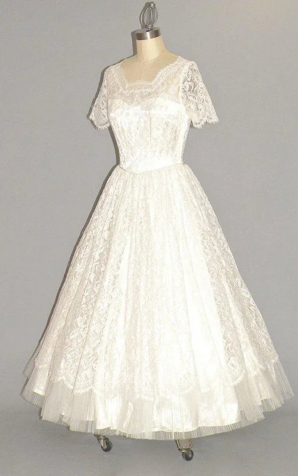 Neckline Short Sleeve Tulle and Lace Wedding Dress