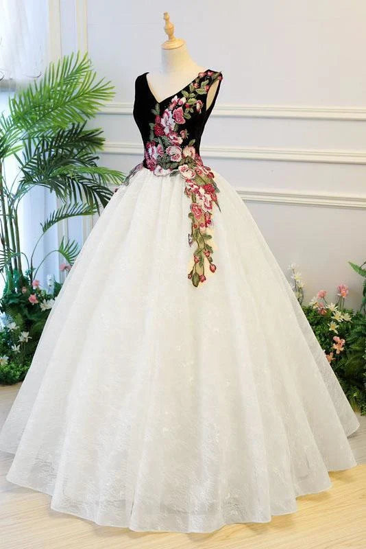 Quinceanera-Kleider aus Spitze mit Applikationen und V-Ausschnitt