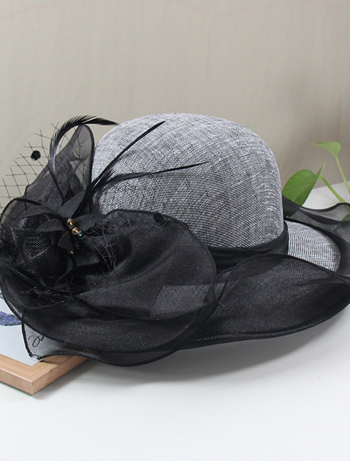 Hats Headwear Straw Hats Tulle Linen / Polyester Blend Bucket Hat Straw Hat Sun Hat Casual Holiday Kentucky Derby Melbourne Cup Vintage Style Elegant With Feather Appliques Headpiece Headwear