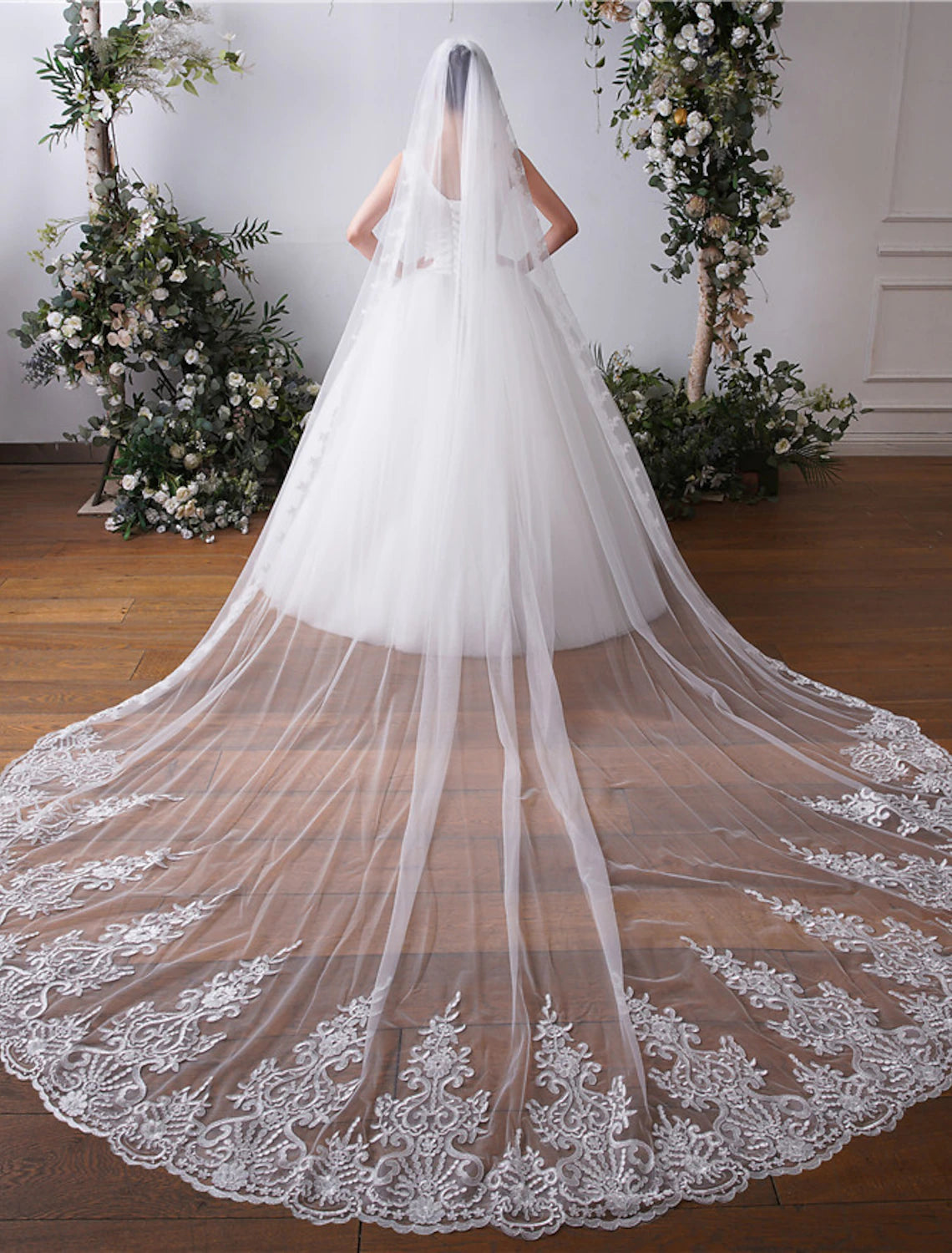 One-tier Lace Applique / Lace Wedding Veil Cathedral Veils with Embroidery / Appliques / Paillette 118.11 in (300cm) Tulle