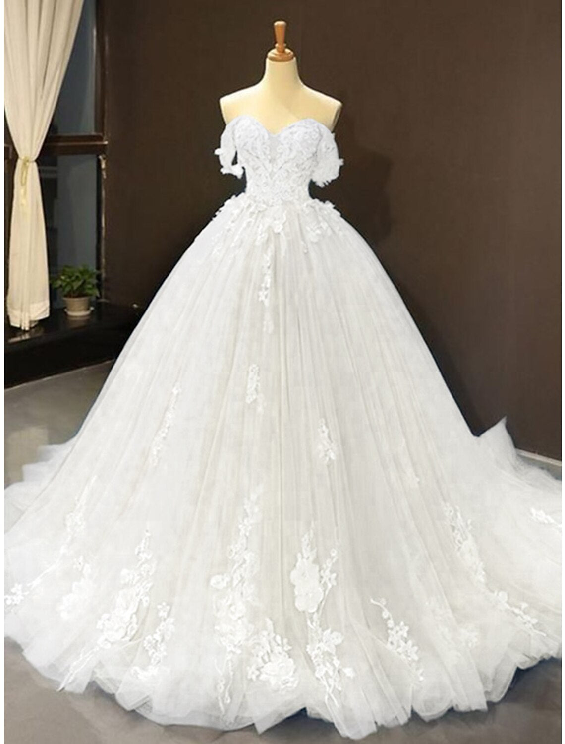 Ball Gown Prom Dresses Floral Wedding Dress Court Train Short Sleeve Sweetheart Lace with Pleats Appliques