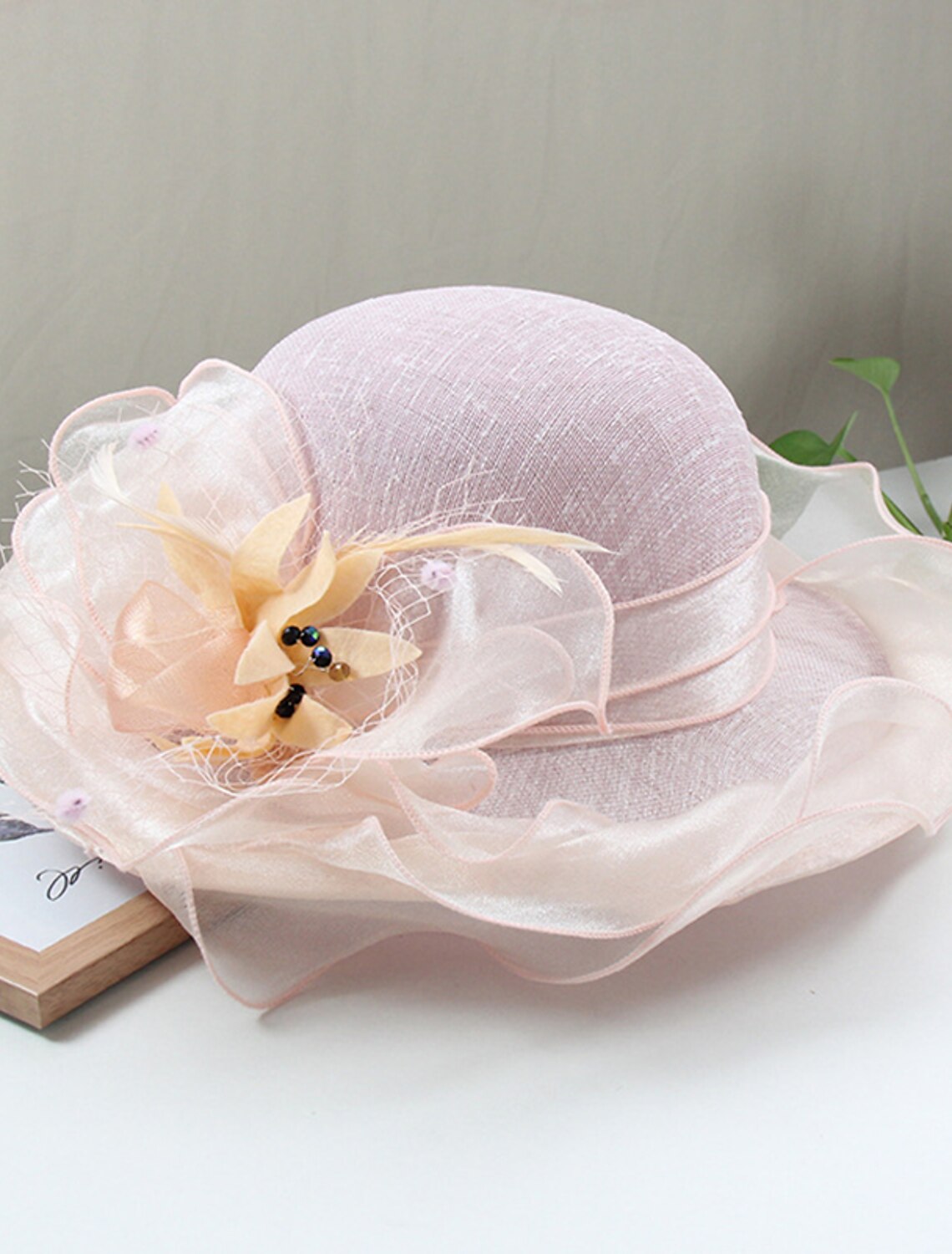 Hats Headwear Straw Hats Tulle Linen / Polyester Blend Bucket Hat Straw Hat Sun Hat Casual Holiday Kentucky Derby Melbourne Cup Vintage Style Elegant With Feather Appliques Headpiece Headwear