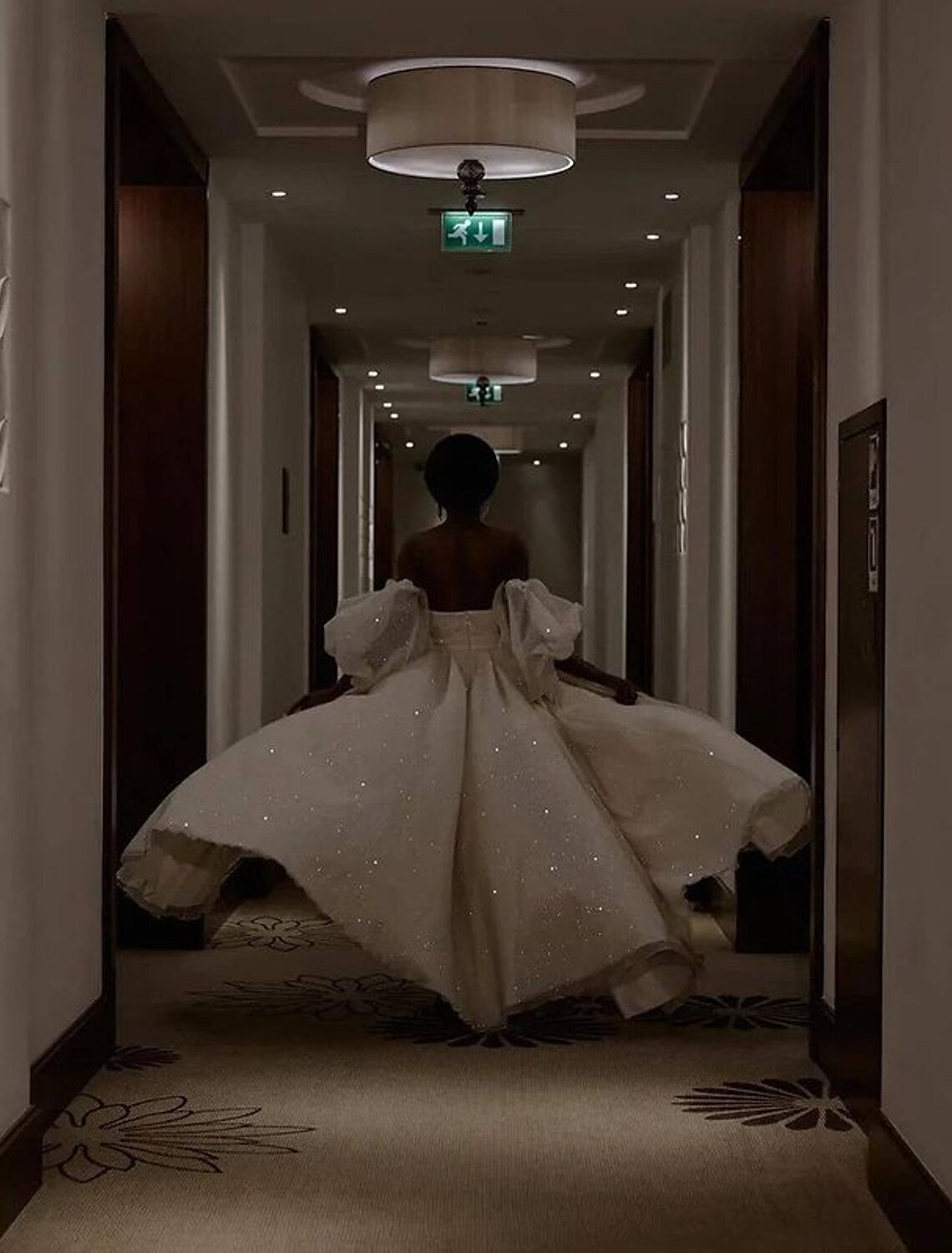 Strand Sparkle &amp; Shine Brautkleider A-Linie Schulterfrei Kurzarm Bodenlang Pailletten Brautkleider Mit Schlitz Vorne Sommer Herbst Hochzeit Party