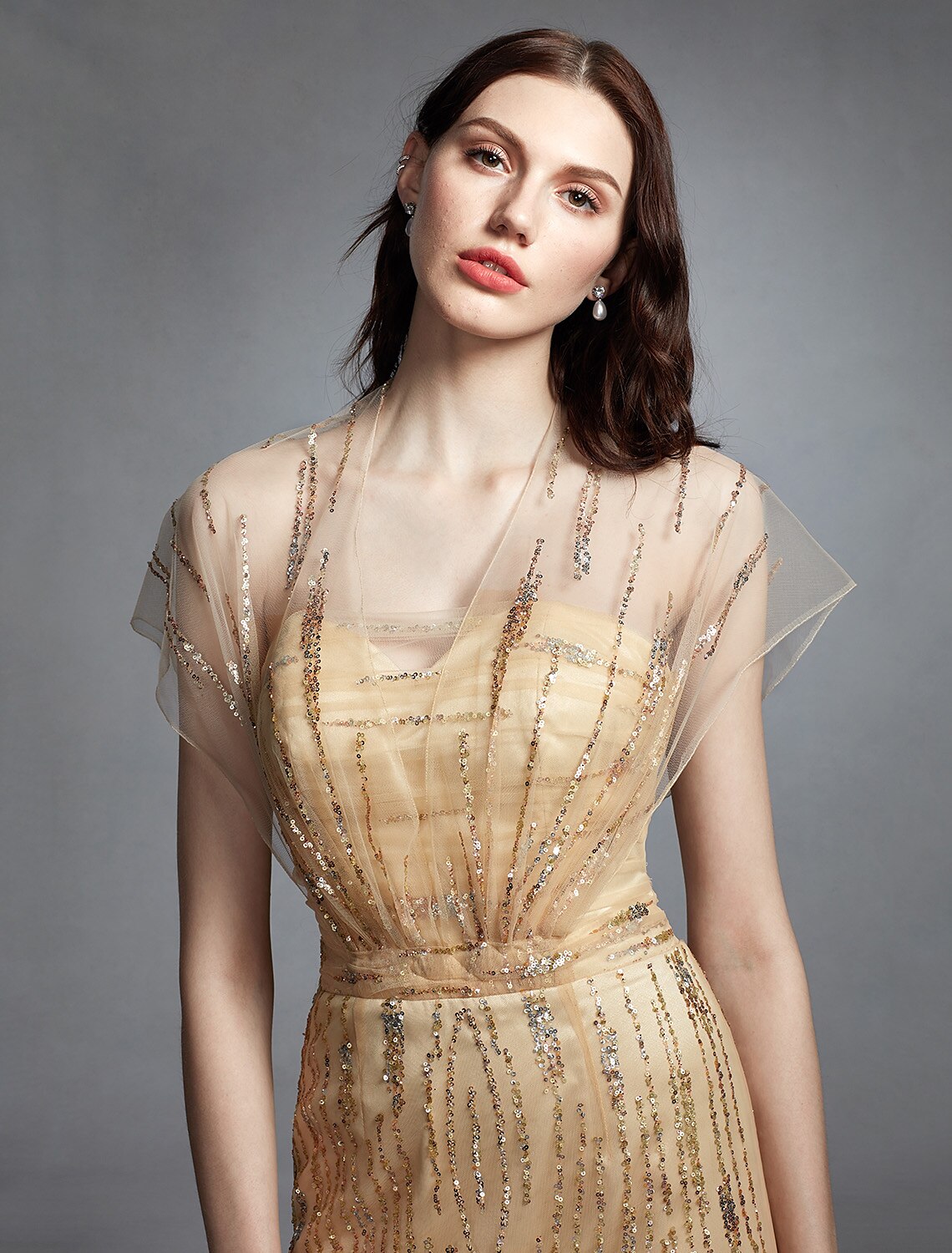 Etui-Linie V-Ausschnitt Sweep/Pinsel Schleppe Tüll Maßgefertigte Brautkleider mit Pailletten