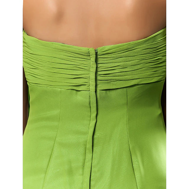 Etui-/Säulen-Brautjungfernkleid Herzausschnitt/trägerlos Ärmellos Offener Rücken Asymmetrisch/Tee-Länge Chiffon mit Rüschen