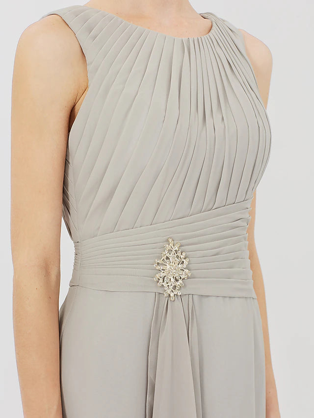 Sheath / Column Mother of the Bride Dress Formal Classic & Timeless Elegant & Luxurious Convertible Dress Jewel Neck Knee Length Chiffon 3/4 Length Sleeve with Criss Cross Crystal Brooch