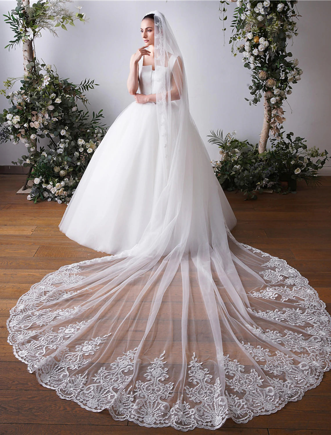 One-tier Lace Applique / Lace Wedding Veil Cathedral Veils with Embroidery / Appliques / Paillette 118.11 in (300cm) Tulle