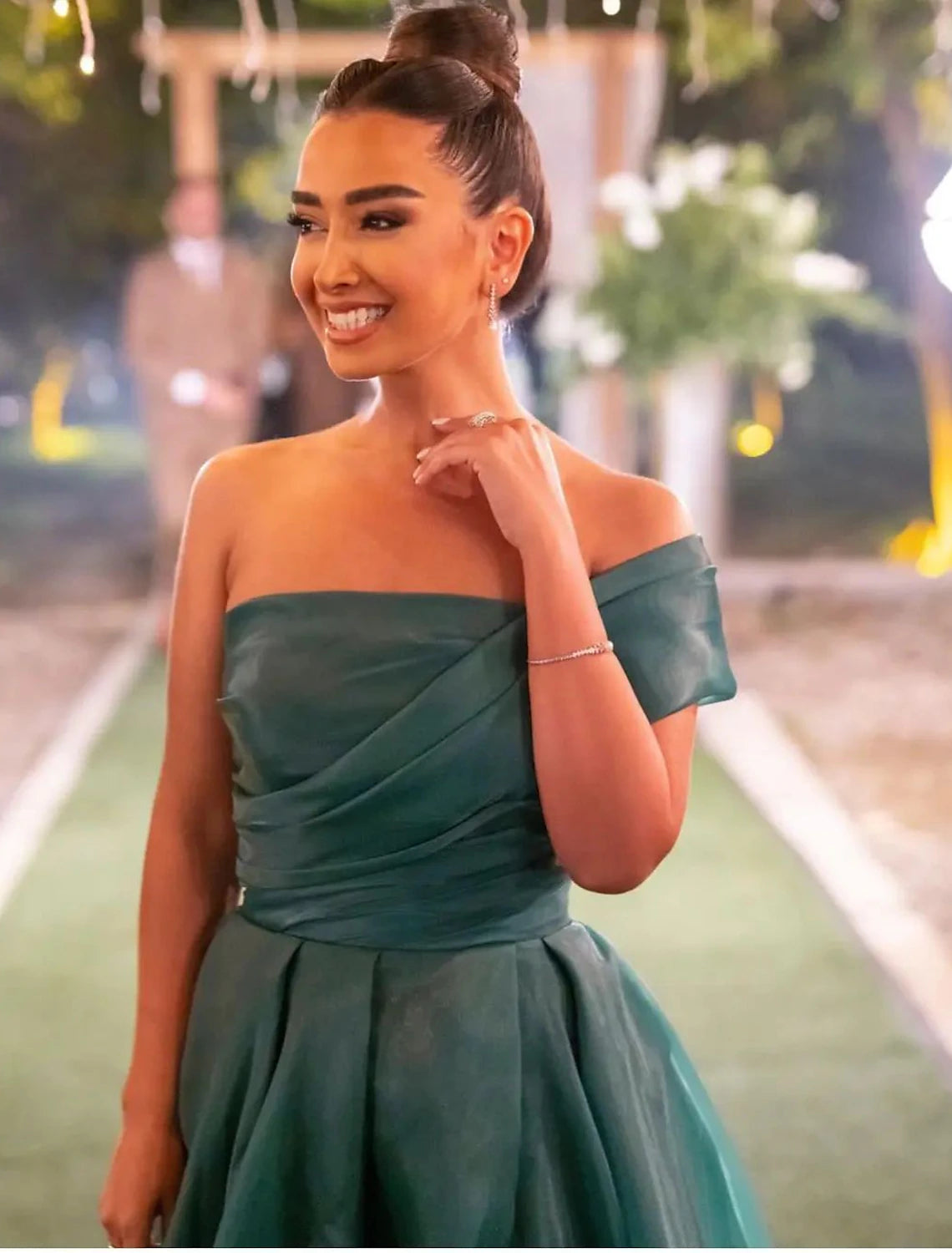 A-Line Evening Gown Red Green Dress Wedding Guest Prom Sweep / Brush Train Short Sleeve One Shoulder Organza with Ruched Slit