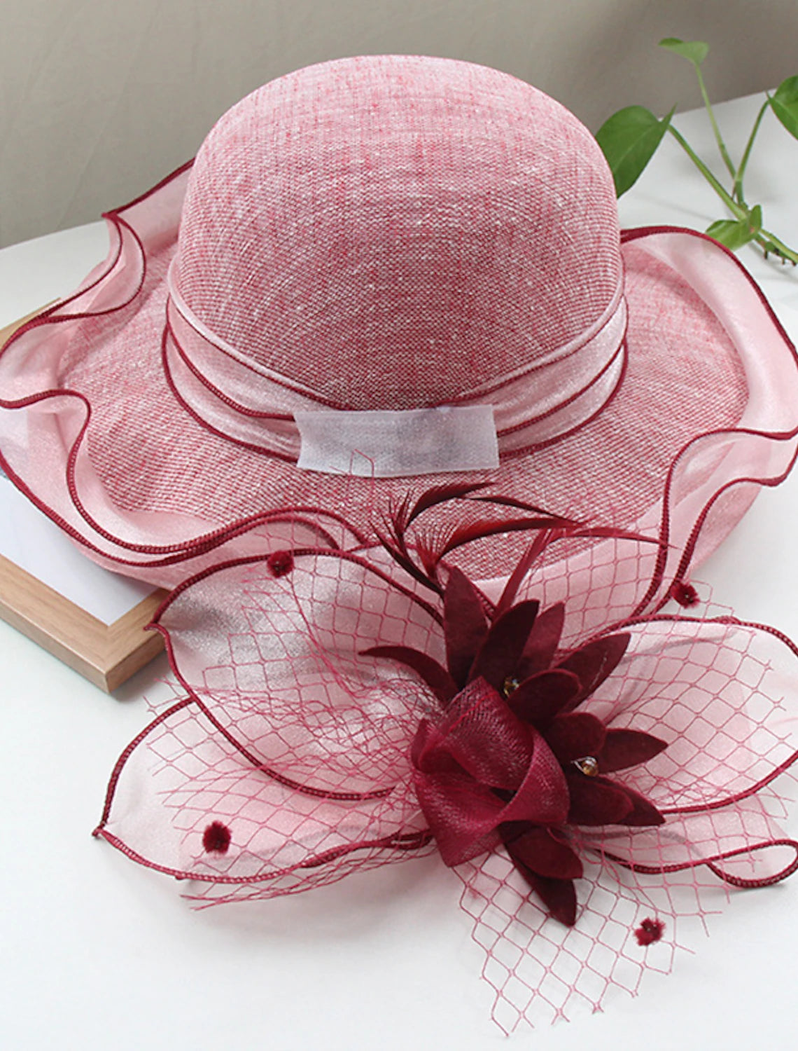 Hats Headwear Straw Hats Tulle Linen / Polyester Blend Bucket Hat Straw Hat Sun Hat Casual Holiday Kentucky Derby Melbourne Cup Vintage Style Elegant With Feather Appliques Headpiece Headwear