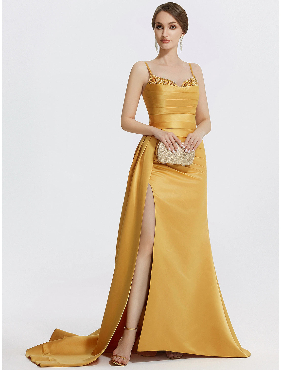 A-Linie Abendkleid Glitzerkleid Hochzeit Abschlussball Sweep / Pinselschleppe Ärmellos Spaghettiträger Satin mit Strass gerüscht