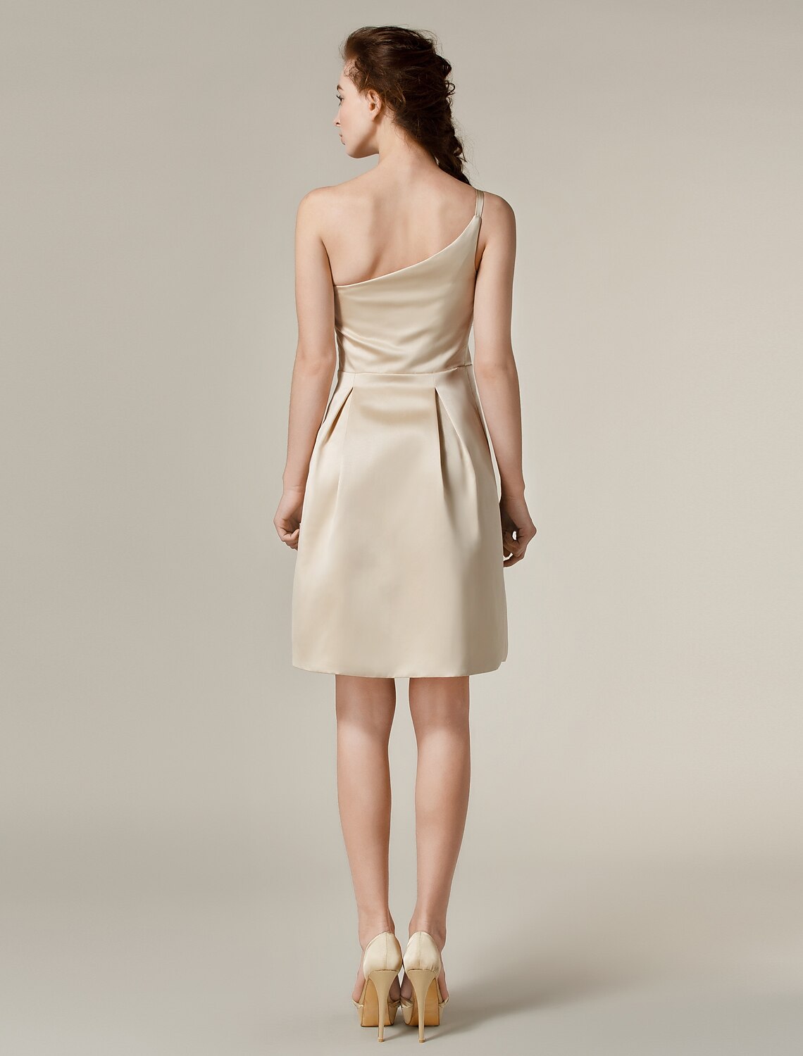 A-Linie, One-Shoulder-Träger, knielanges Brautjungfernkleid aus Satin mit seitlicher Drapierung