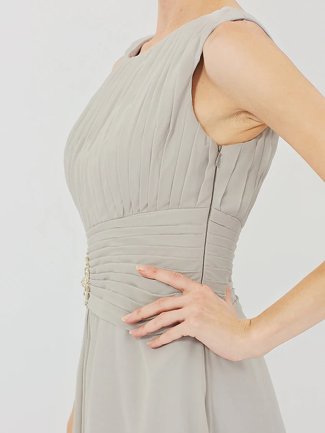 Sheath / Column Mother of the Bride Dress Formal Classic & Timeless Elegant & Luxurious Convertible Dress Jewel Neck Knee Length Chiffon 3/4 Length Sleeve with Criss Cross Crystal Brooch