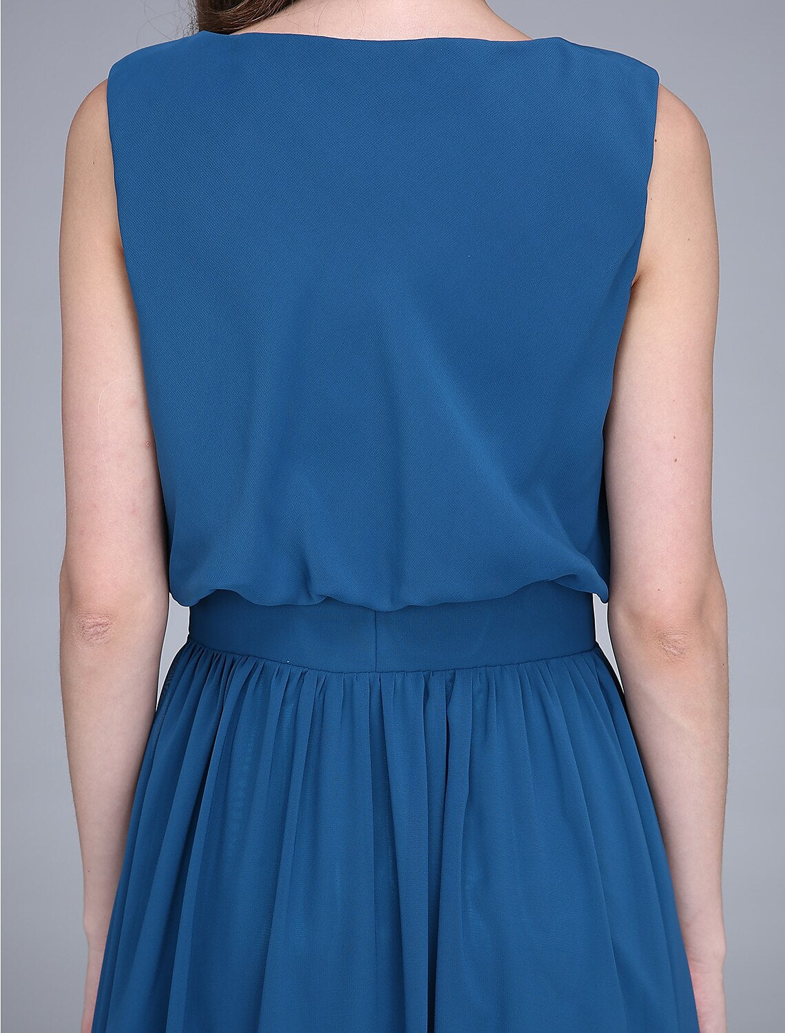 Etui-/Säulen-Brautjungfernkleid mit Rundhalsausschnitt, ärmellos, bodenlang, Chiffon mit Schärpe/Band