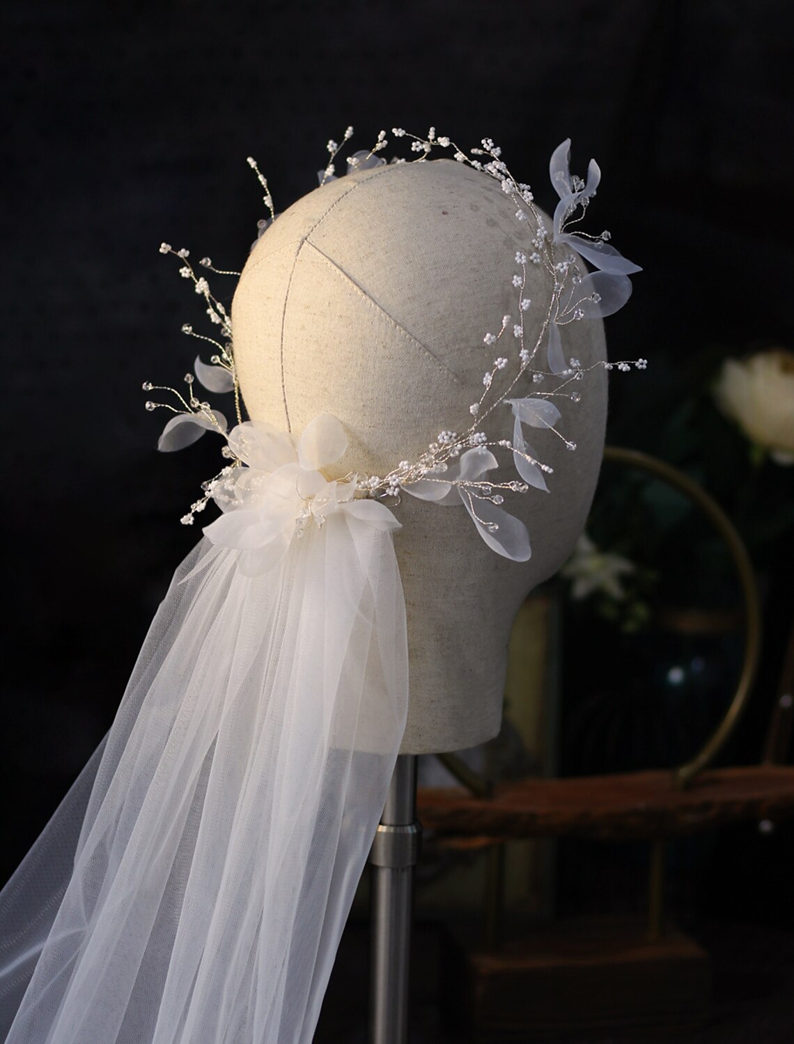 One-tier Flower Style / Floral Wedding Veil Shoulder Veils with Pendant / Solid Tulle / Classic
