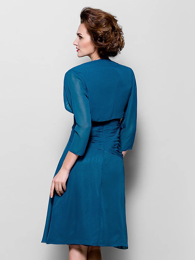 A-Linien-Kleid für die Brautmutter, Wickeldesign inklusive, V-Ausschnitt, knielang, Chiffon, 3/4-Ärmel mit überkreuzten, seitlich drapierten Blumen