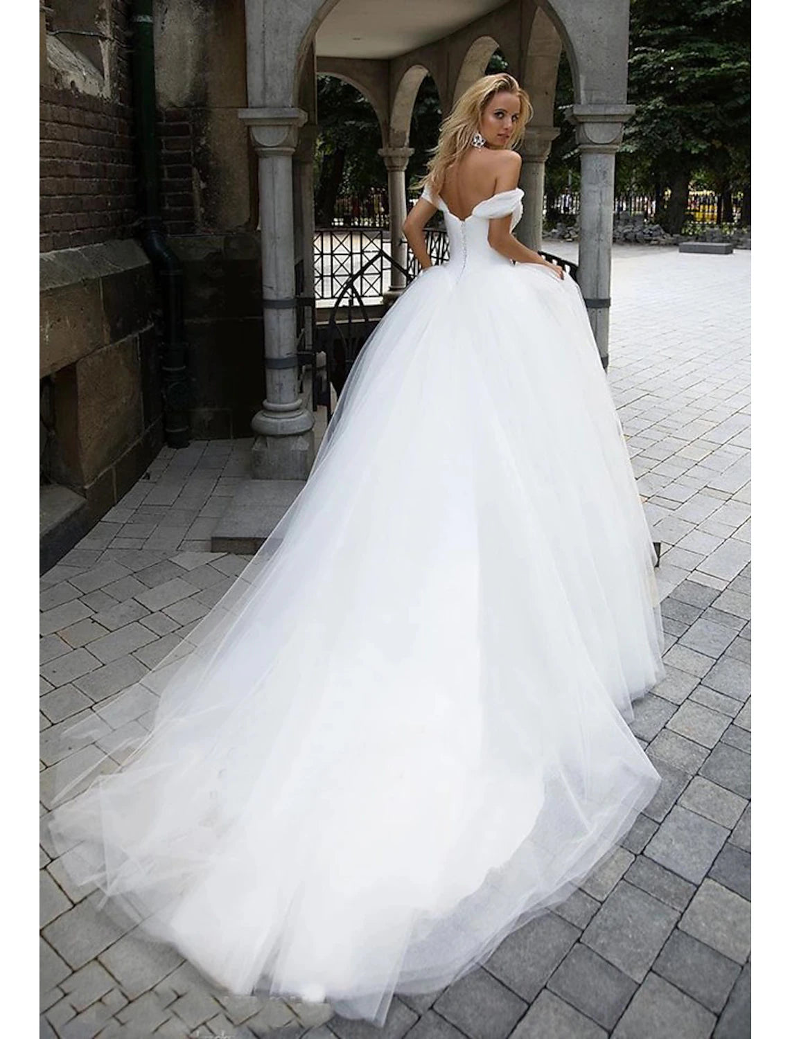 Wedding Dresses Ball Gown Off Shoulder Cap Sleeve Chapel Train Tulle Bridal Gowns With