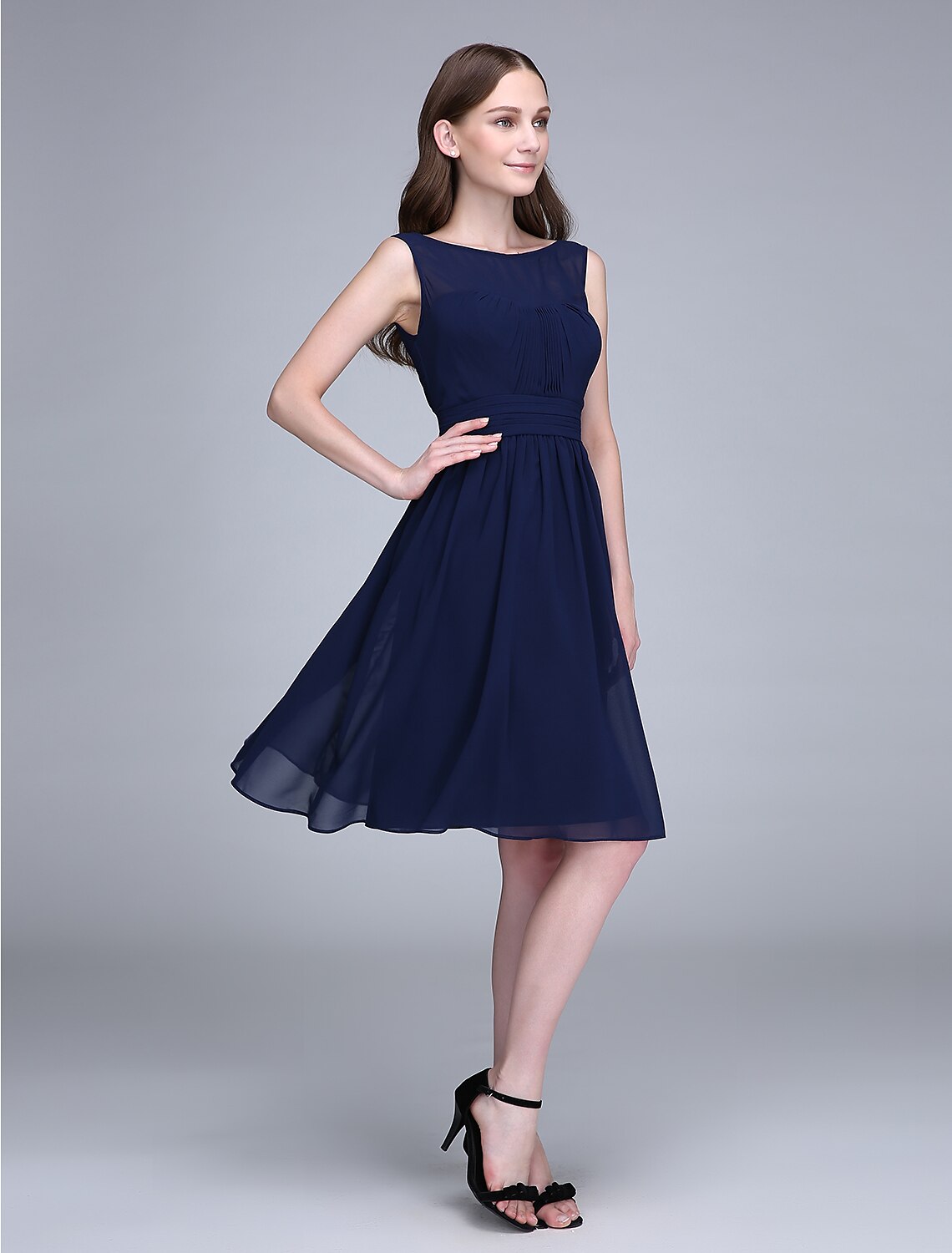 A-Linie Brautjungfernkleid mit Rundhalsausschnitt, ärmellos, knielang, Chiffon mit Rüschen