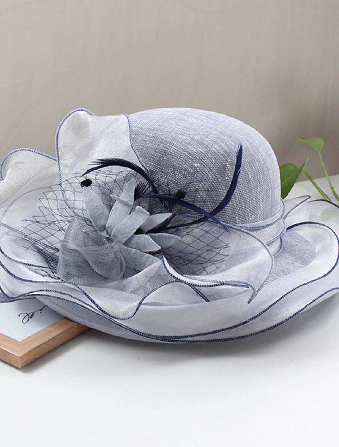 Hats Headwear Straw Hats Tulle Linen / Polyester Blend Bucket Hat Straw Hat Sun Hat Casual Holiday Kentucky Derby Melbourne Cup Vintage Style Elegant With Feather Appliques Headpiece Headwear