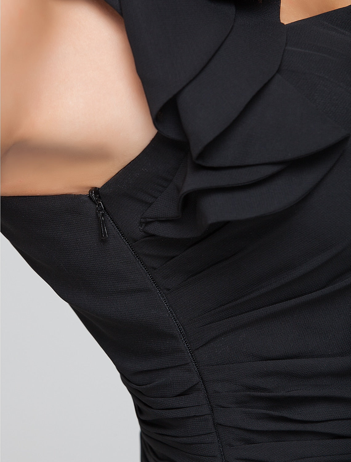 Etui-Linie/Säule, quadratischer Ausschnitt, bodenlanges Chiffon-Brautjungfernkleid mit Rüschen/Rüschen