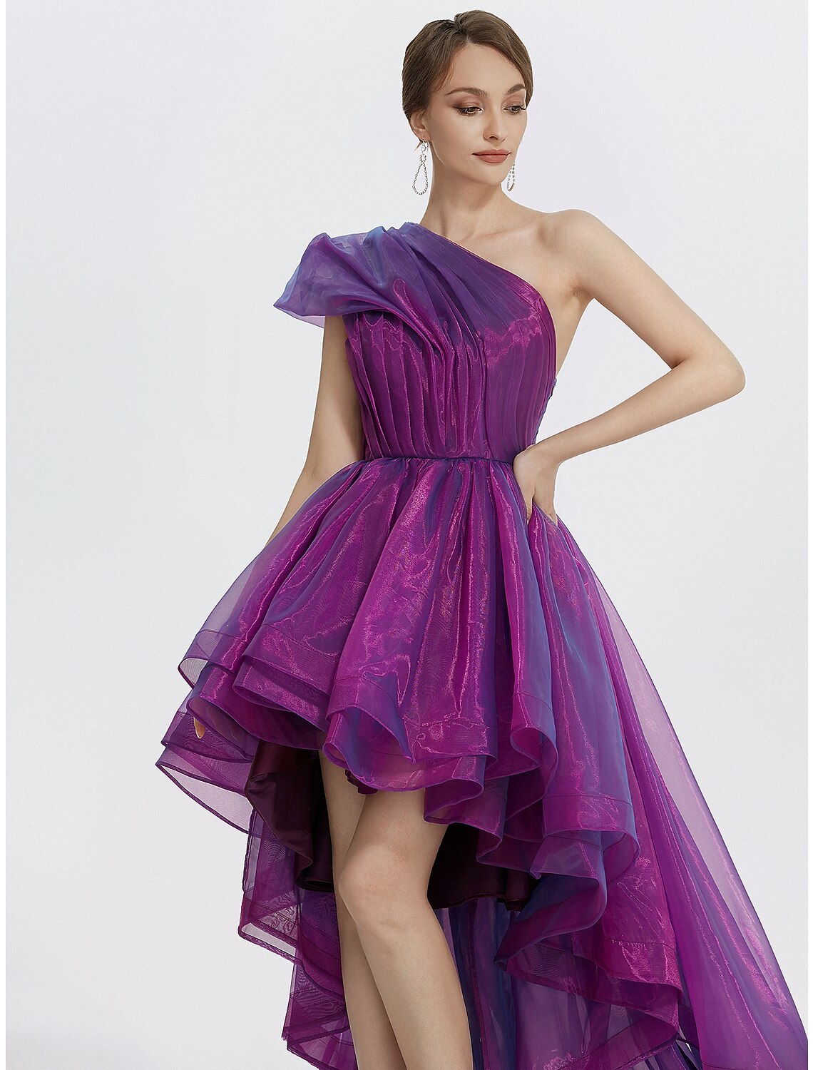 Etuikleid/Säulenkleid, elegantes Abendkleid, formelles schwarzes Kleid, knielang, 3/4-Ärmel, quadratischer Ausschnitt, Stretchstoff mit Federn