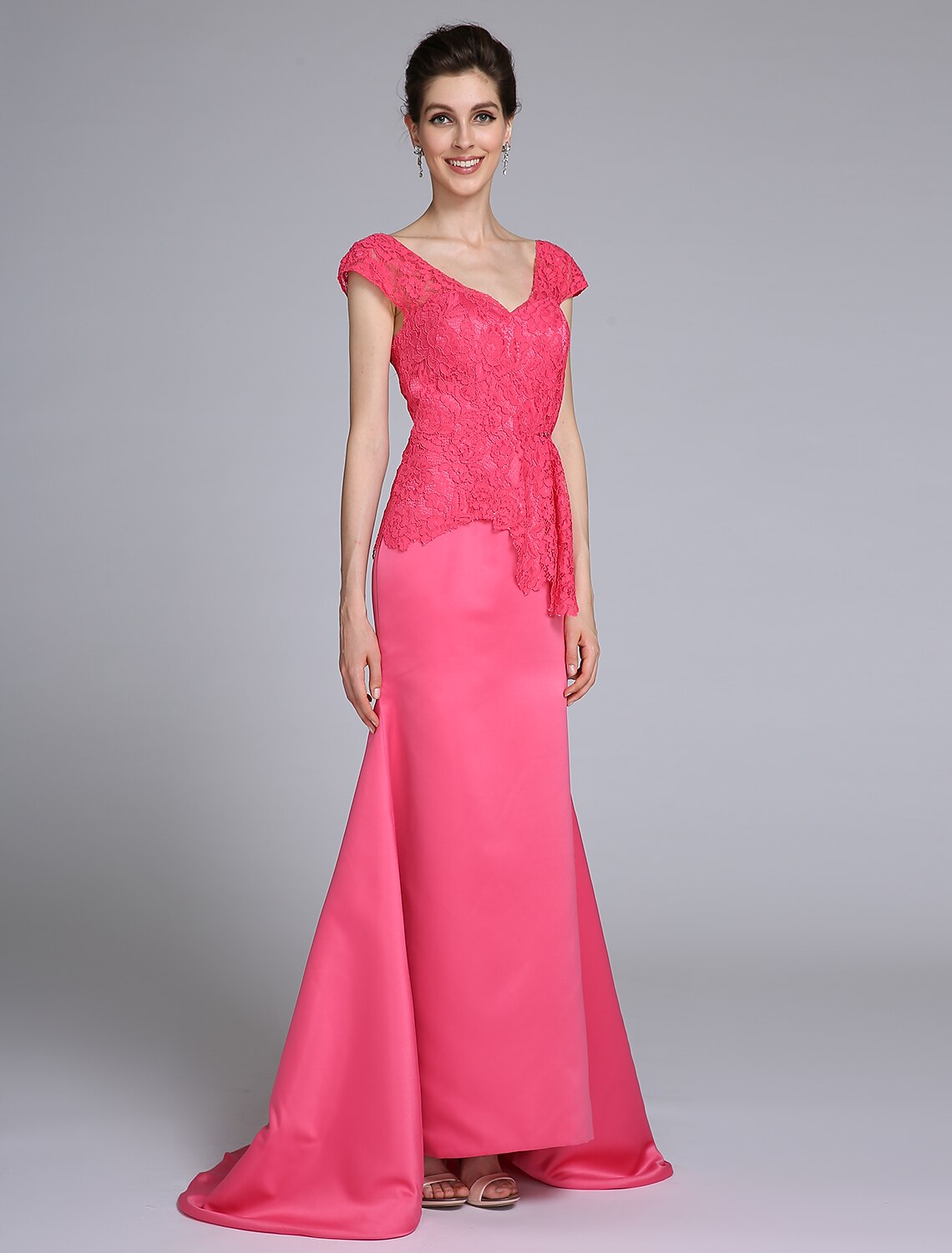 Meerjungfrau/Trompete Kleid für die Brautmutter Elegant V-Ausschnitt Sweep/Pinsel Schleppe Satin Spitze Kurzarm Nein mit Spitze