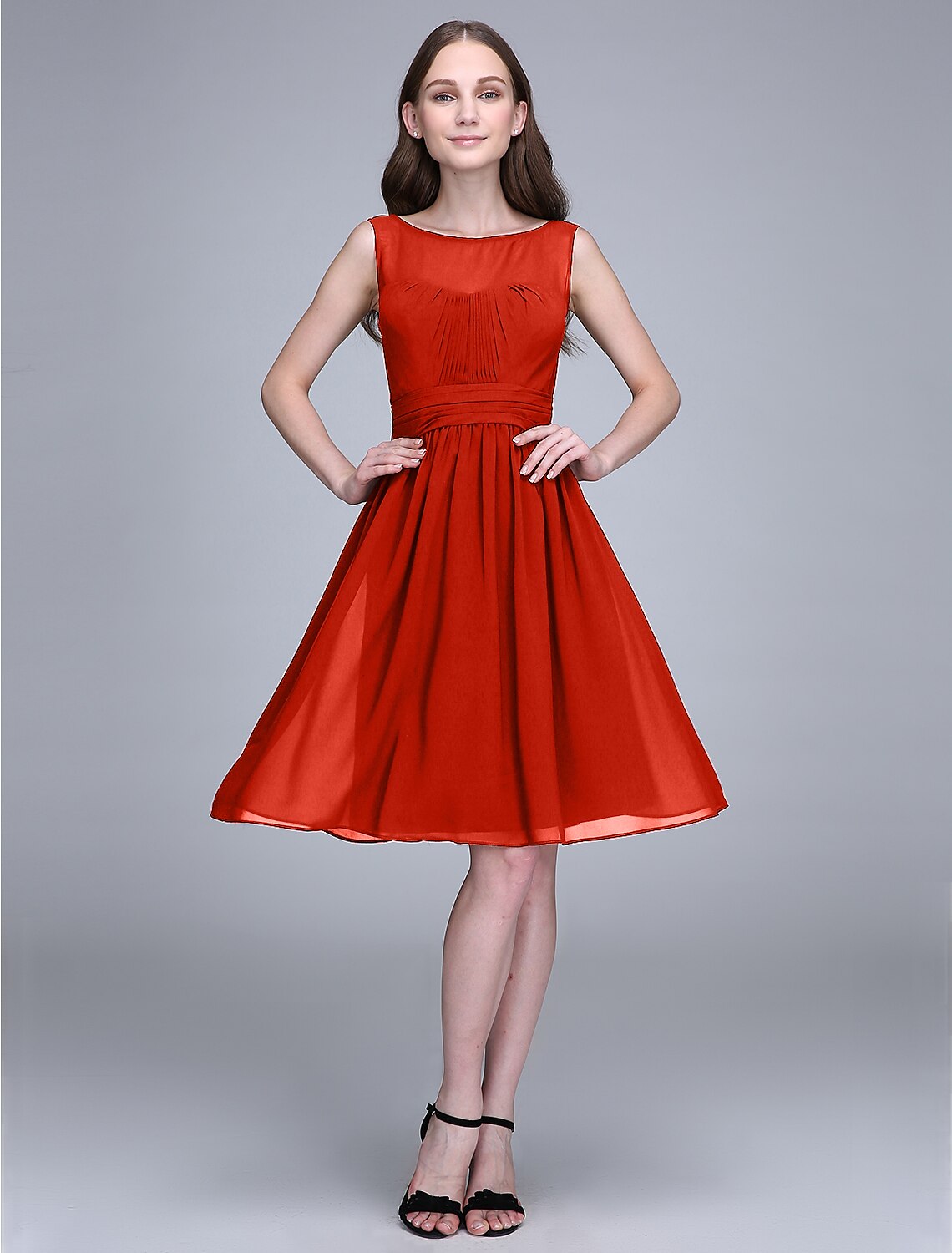 A-Linie Brautjungfernkleid mit Rundhalsausschnitt, ärmellos, knielang, Chiffon mit Rüschen