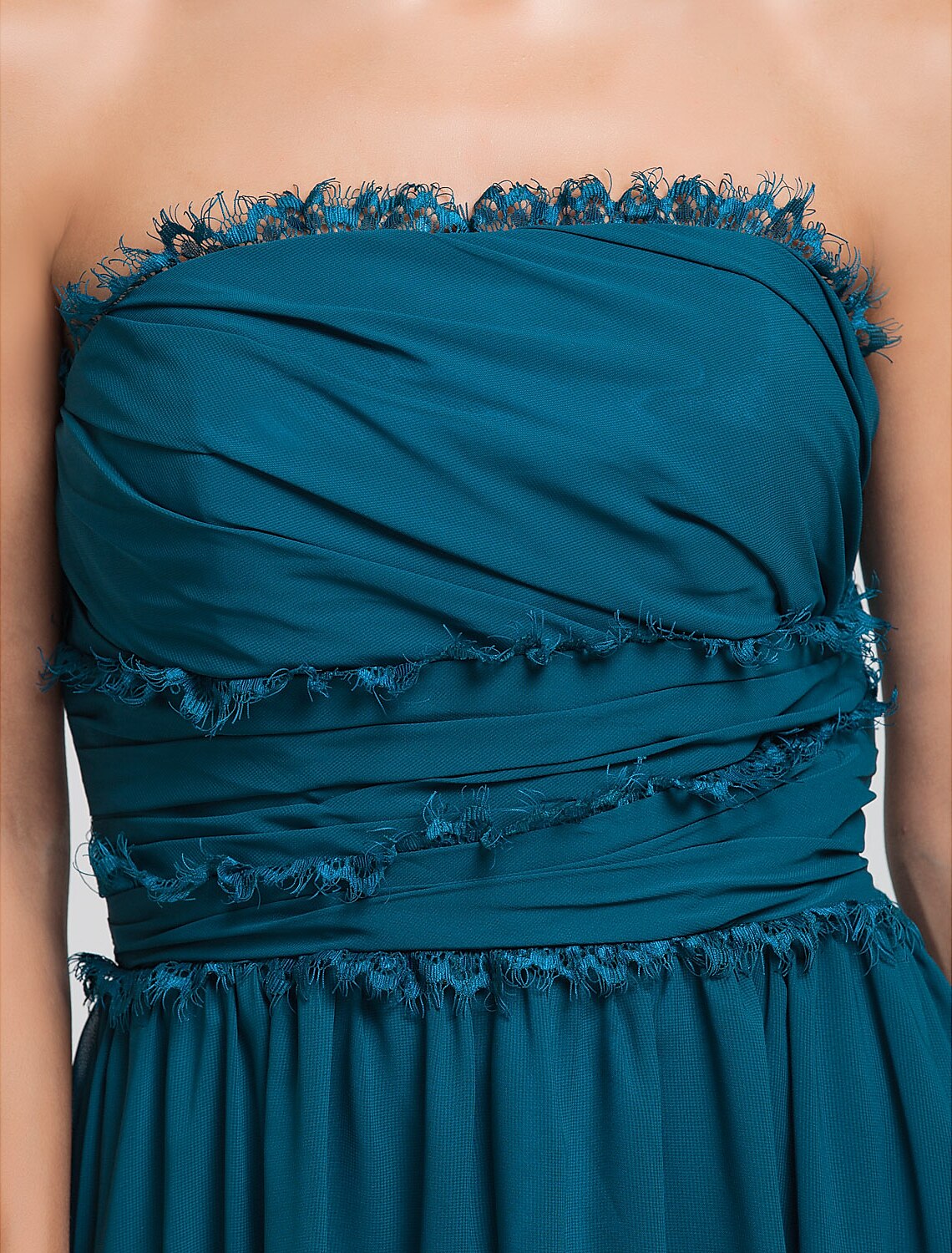 Etui-/Säulen-Brautjungfernkleid aus Chiffon mit trägerlosem Bodenlangen und seitlichen Drapierungen/Rüschen