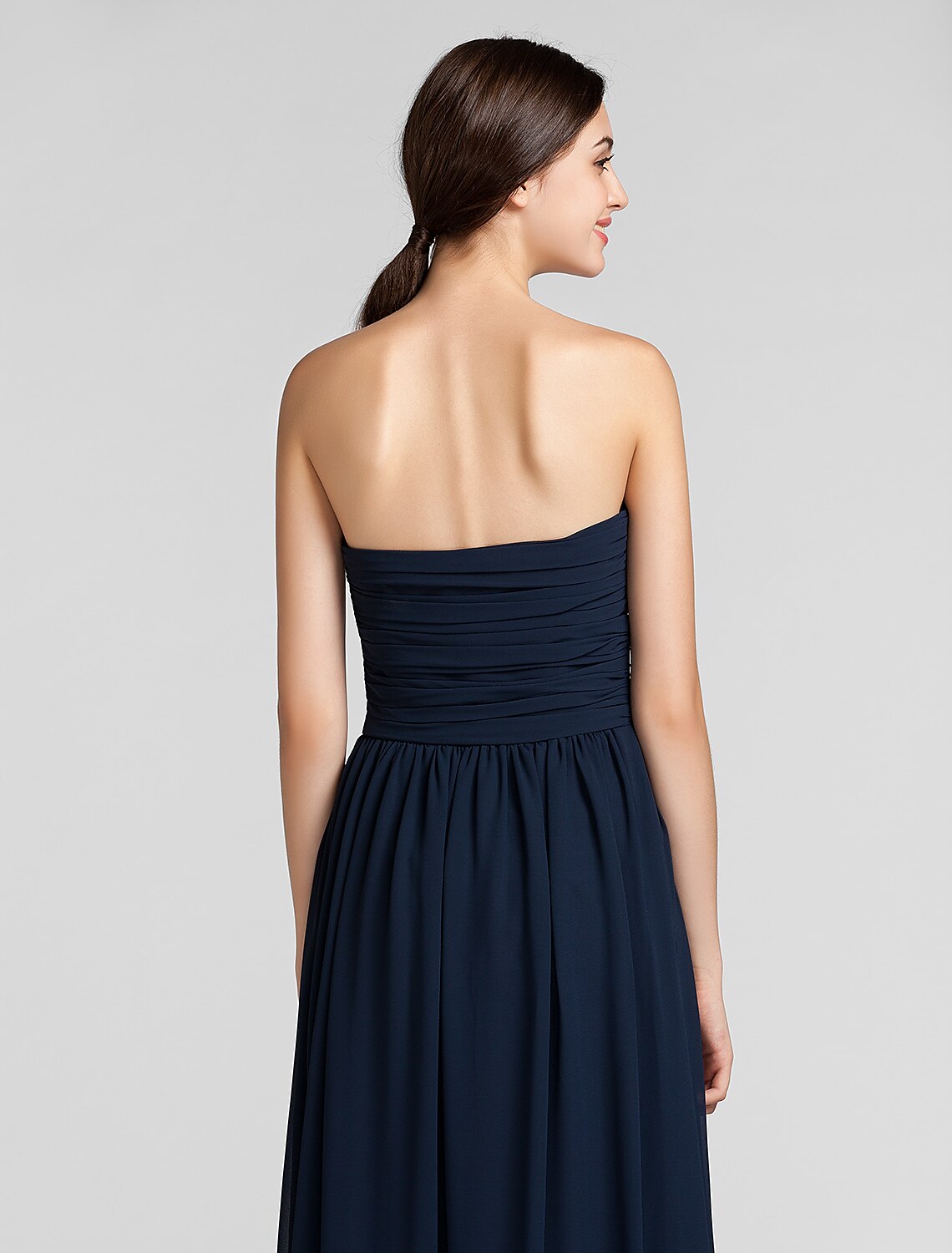 Etui-/Säulen-Brautjungfernkleid, Herzausschnitt, ärmellos, offener Rücken, bodenlang, Chiffon mit überkreuzten/seitlichen Drapierungen