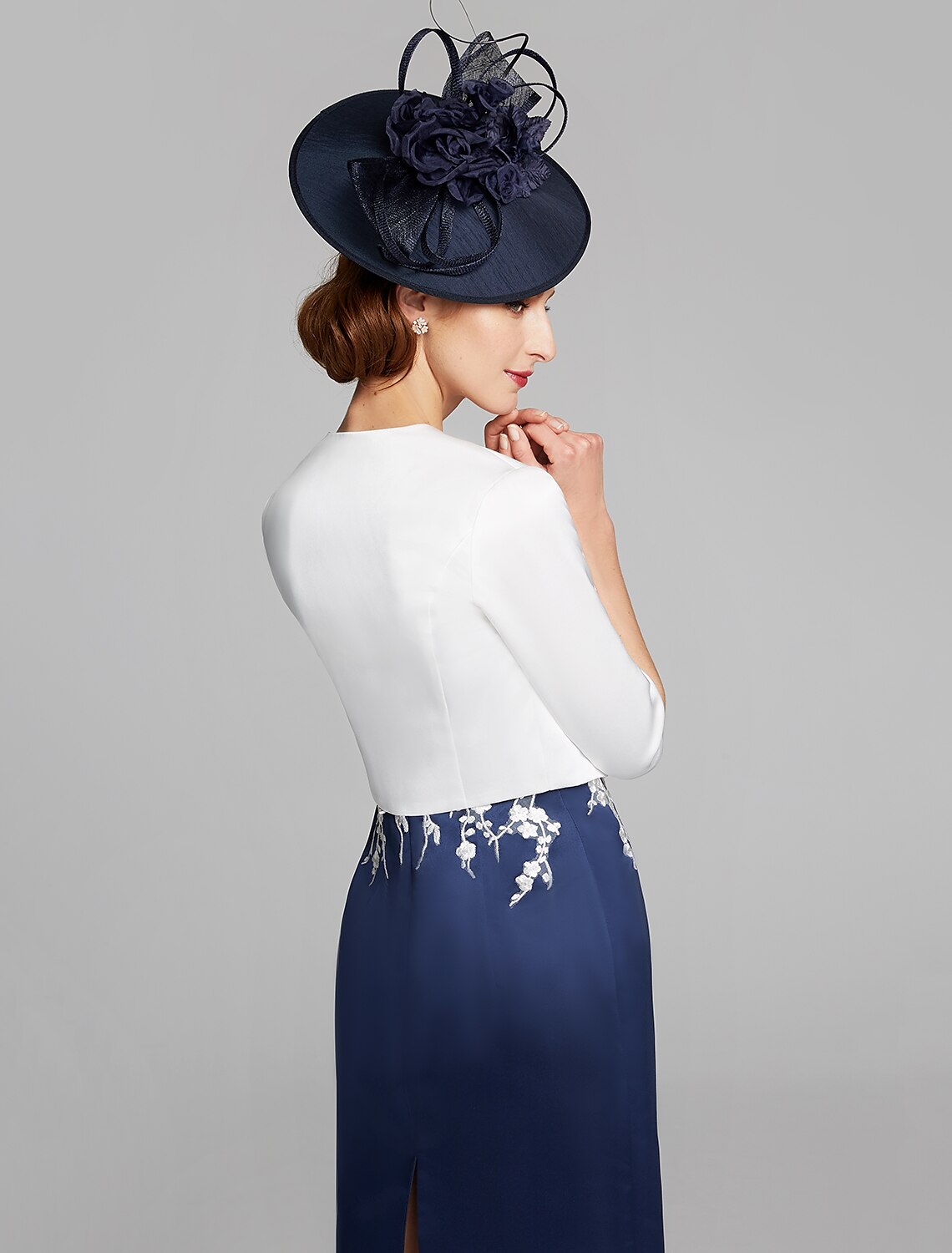 Etuikleid/Säulenkleid, Wickelkleid inklusive, Rundhalsausschnitt, knielang, Satin, Spitze, ärmellos, mit Applikationen