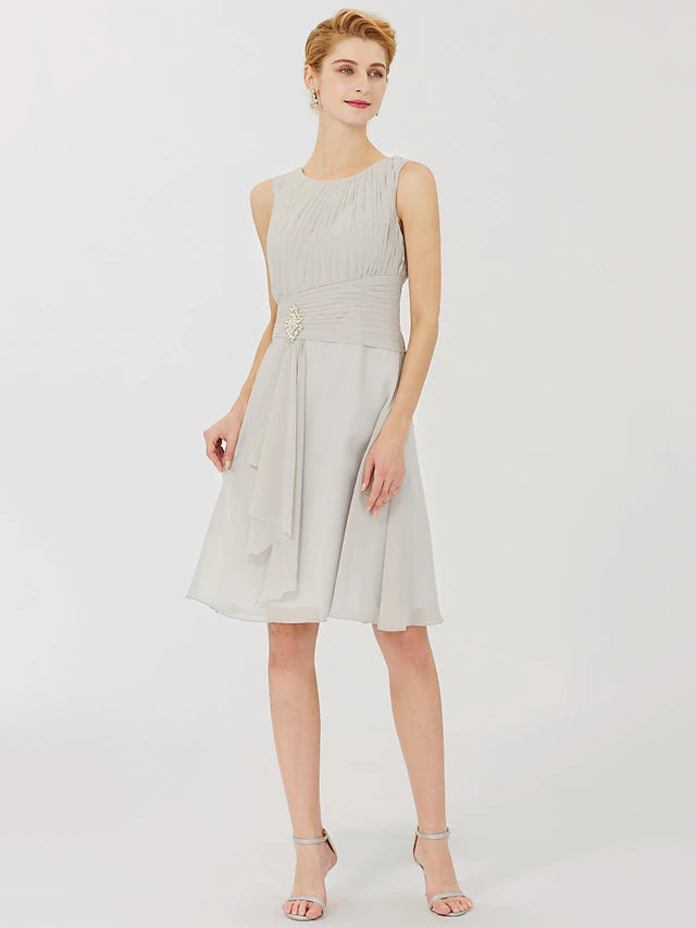 Sheath / Column Mother of the Bride Dress Formal Classic & Timeless Elegant & Luxurious Convertible Dress Jewel Neck Knee Length Chiffon 3/4 Length Sleeve with Criss Cross Crystal Brooch