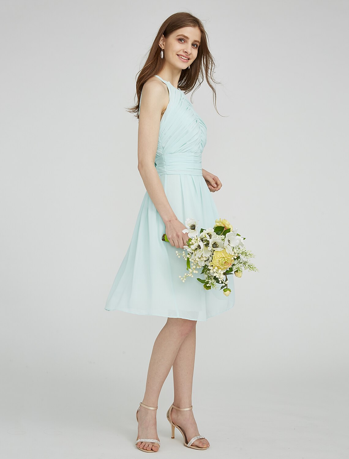 Etui-Linie/Säule, Rundhalsausschnitt, knielanges Chiffon-Brautjungfernkleid mit gerüschter/seitlicher Drapierung