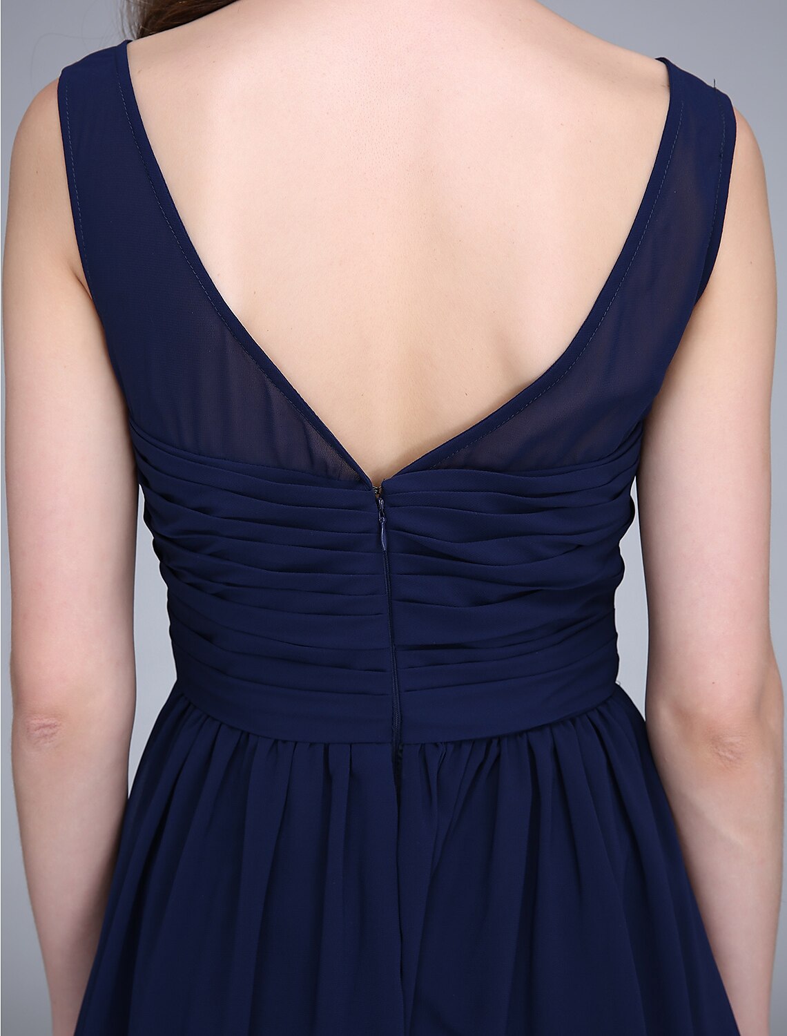 A-Linie Brautjungfernkleid mit Rundhalsausschnitt, ärmellos, knielang, Chiffon mit Rüschen