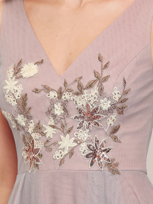 Asymmetrisches Brautjungfernkleid aus Tüll mit V-Ausschnitt und Applikationen