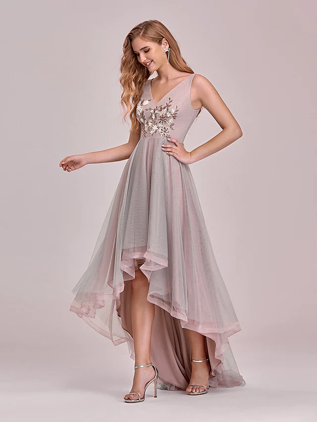 Asymmetrisches Brautjungfernkleid aus Tüll mit V-Ausschnitt und Applikationen
