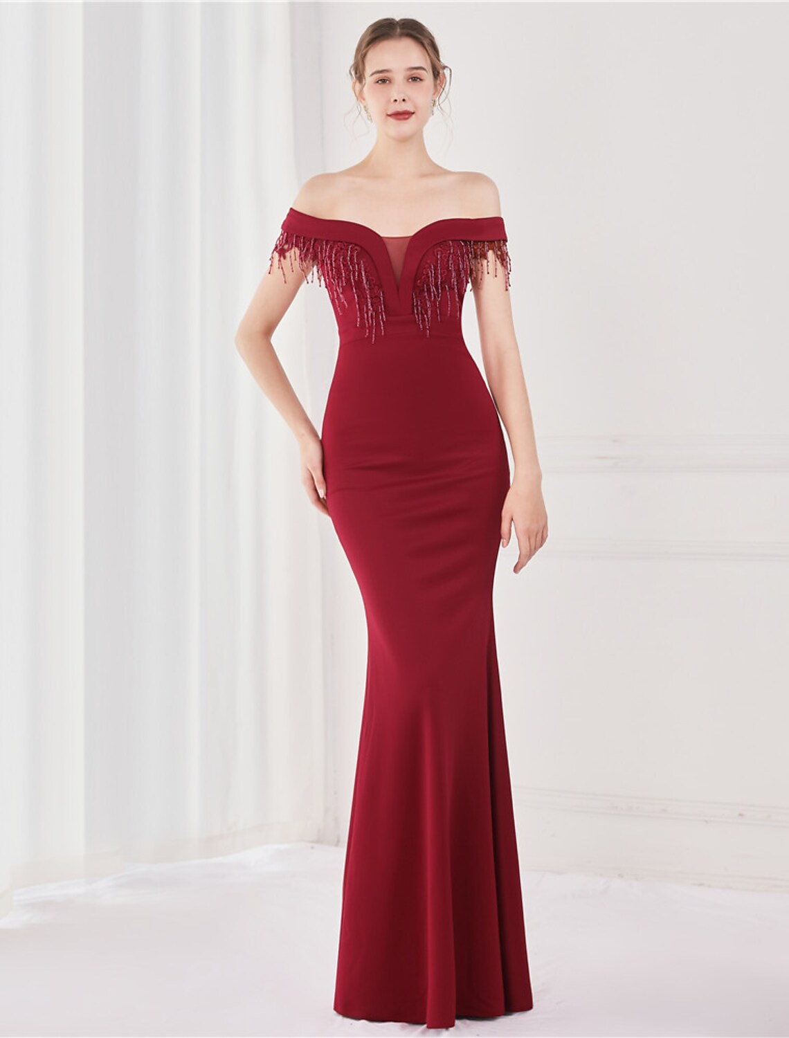 Meerjungfrau/Trompete, elegant, sexy, für Hochzeitsgäste, formelles Abendkleid, schulterfrei, V-Ausschnitt, kurze Ärmel, bodenlang, Satin mit Quaste