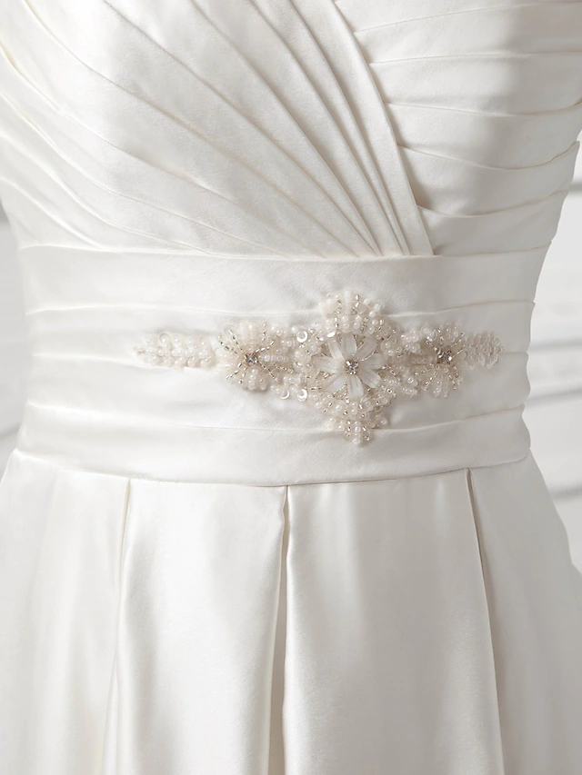 A-Linie Brautkleider Herzförmiger Ausschnitt Hofschleppe Satin Trägerlos mit Knöpfen Gerüscht Perlen