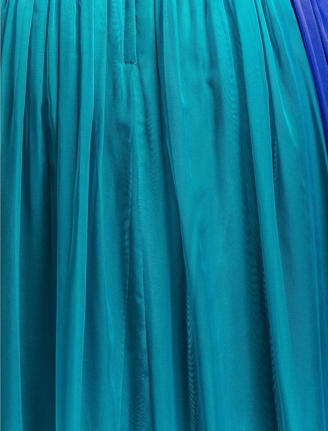 Model wearing the sleeveless sweetheart chiffon dress.