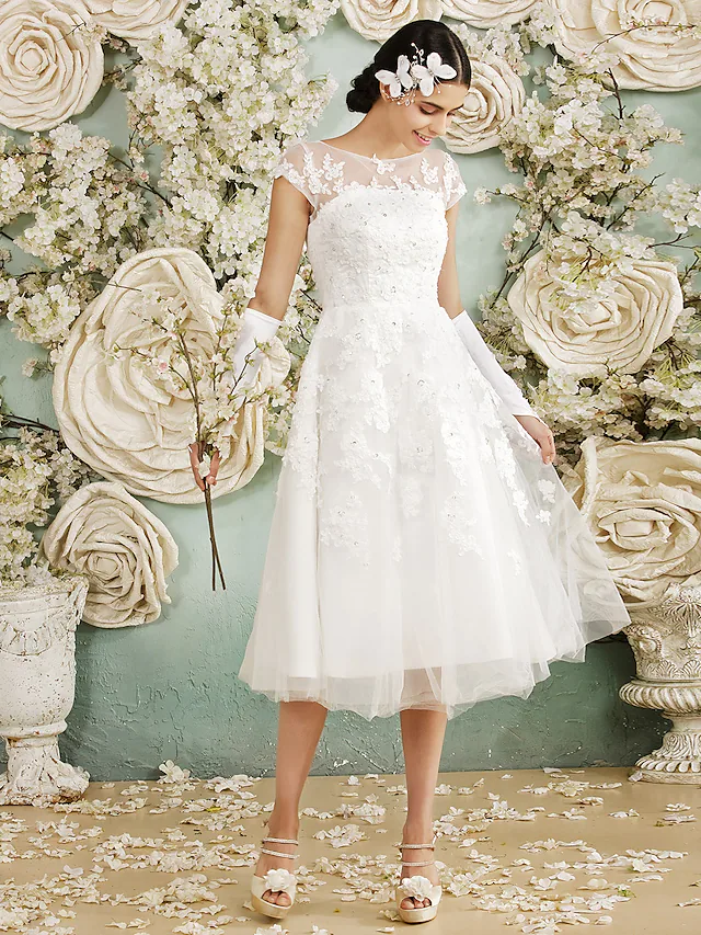 Flowing chiffon skirt of the A-line wedding dress.