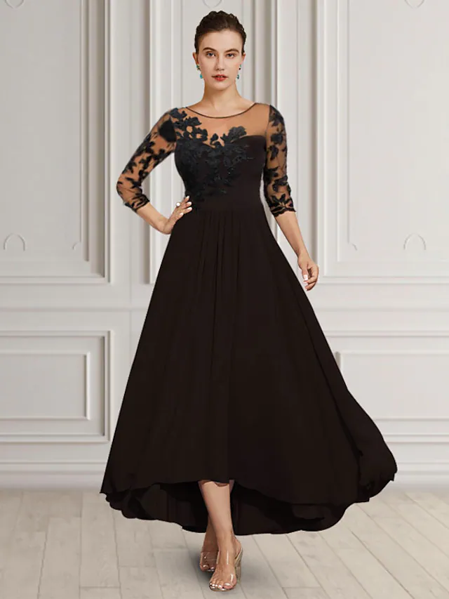 Elegant A-Line Mother of the Bride dress in a soft color, featuring a jewel neck and 3/4 sleeves.