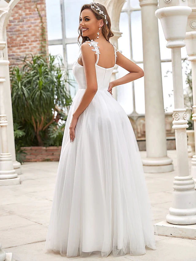 Side view of a romantic A-Line lace and tulle wedding dress.