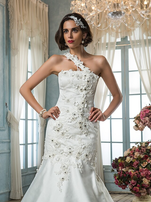 Full length view of the one-shoulder tulle wedding dress.