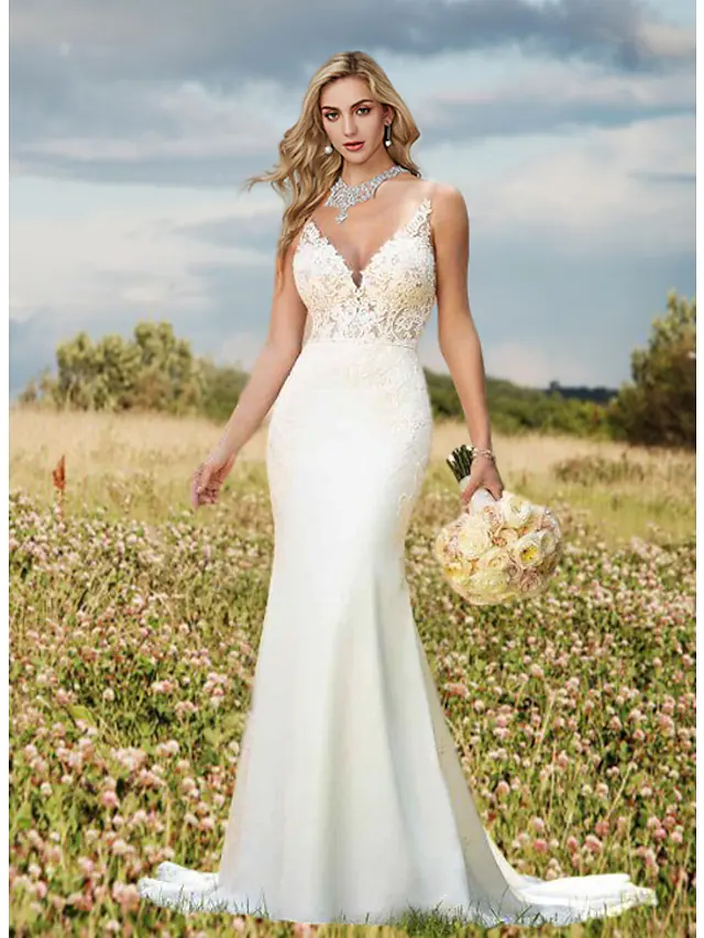 Elegant Mermaid Trumpet wedding dress with V-neck, lace, and backless design.