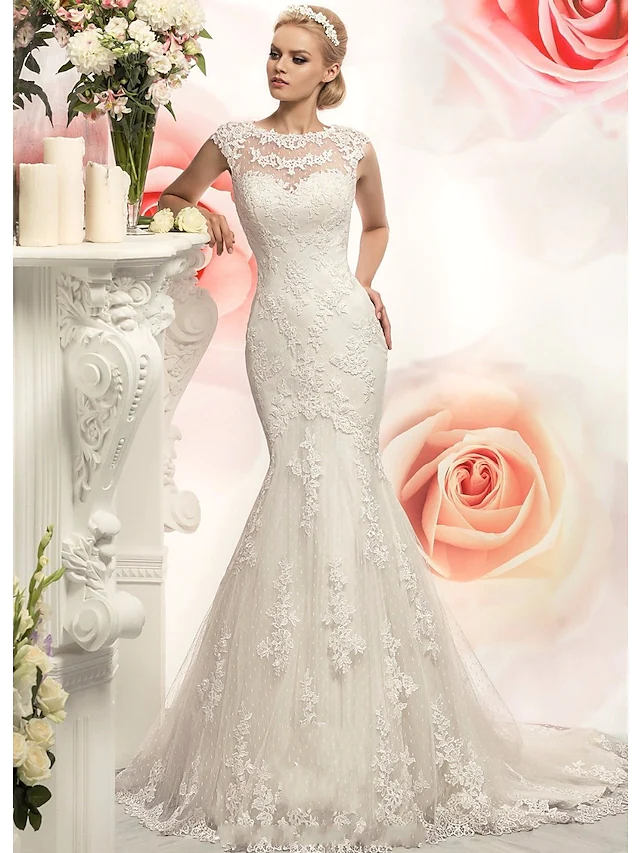 Elegant Mermaid Trumpet wedding dress with jewel neck and cap sleeves.