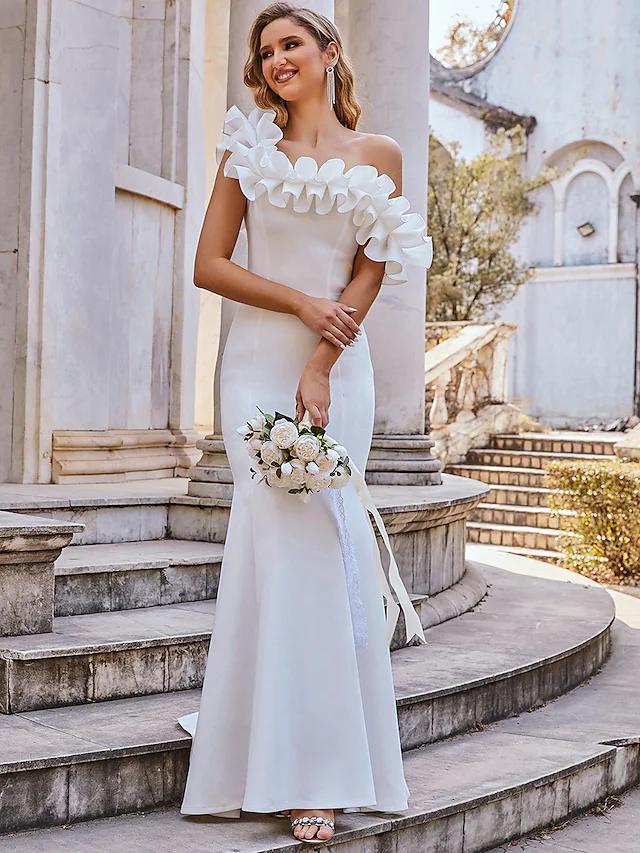 Elegant mermaid trumpet wedding dress with off-shoulder cap sleeves and ruffles.