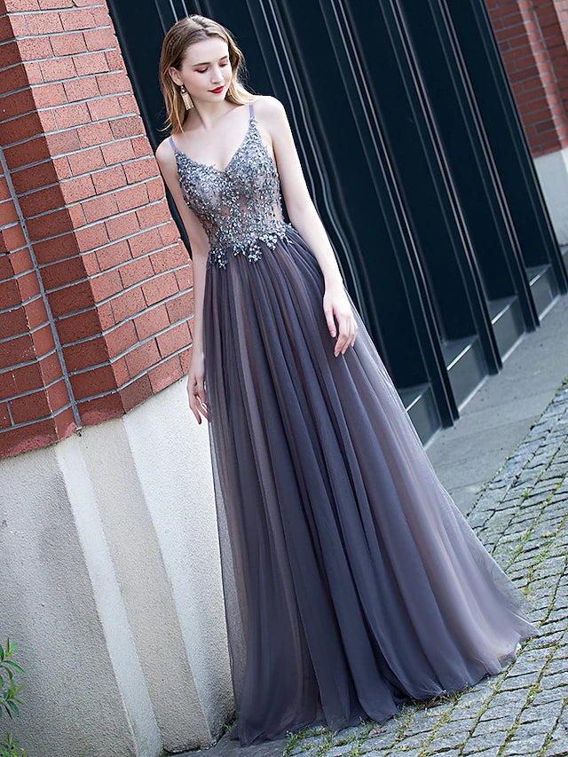 Elegant A-line V-neck tulle prom dress with pleats and appliques.