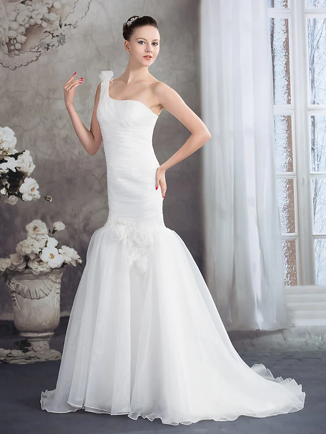 Elegant one-shoulder mermaid wedding dress with ruched appliques and court train.