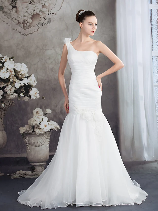 Side profile of mermaid wedding gown with one shoulder and organza fabric.