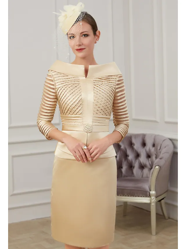 Close-up of the off-shoulder neckline and 3/4 sleeve detail.