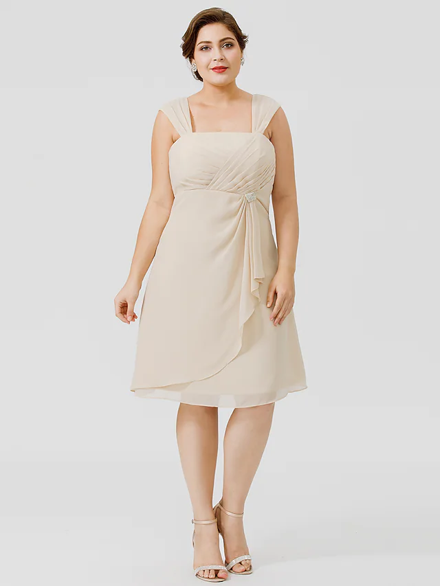 Detail of the elegant strap and neckline of the Mother of the Bride dress.