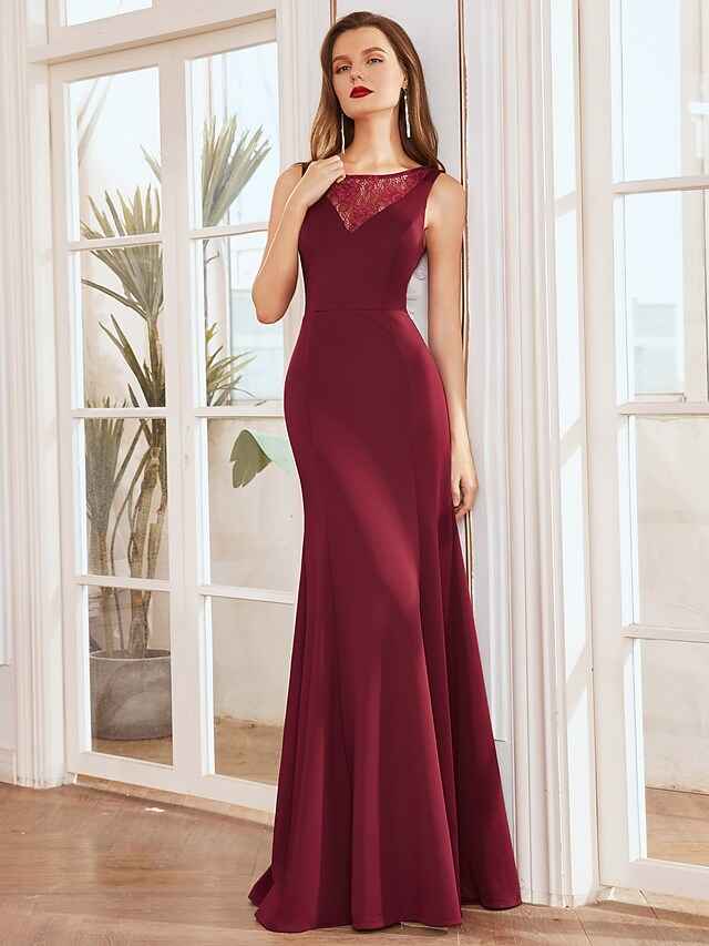 Close-up of the V-neckline and lace bodice on the dress.